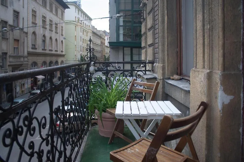 Retro Rooms Budapest 3*,